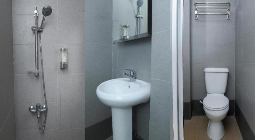 Oyo 1111 Harmony Stay Miri Exterior photo